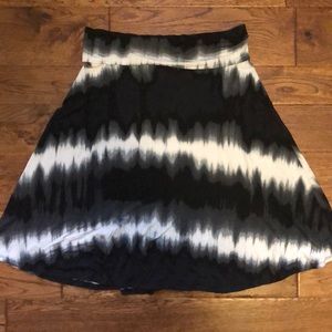 a.n.a black and white tie dye skirt Small